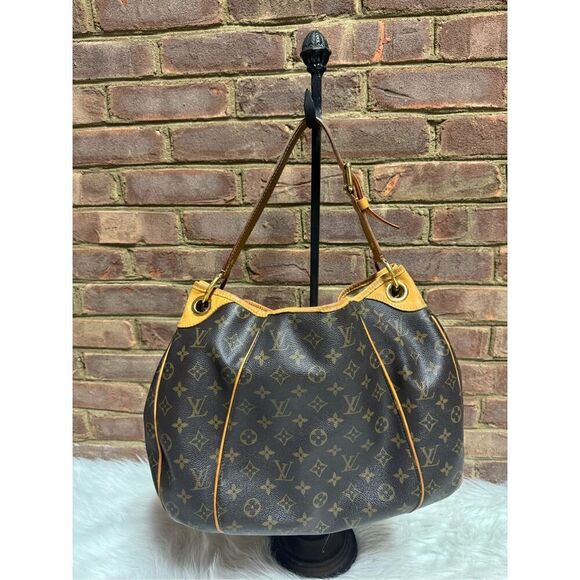 Louis Vuitton Authentic Monogram Galleria PM Bag - Picture 4 of 15